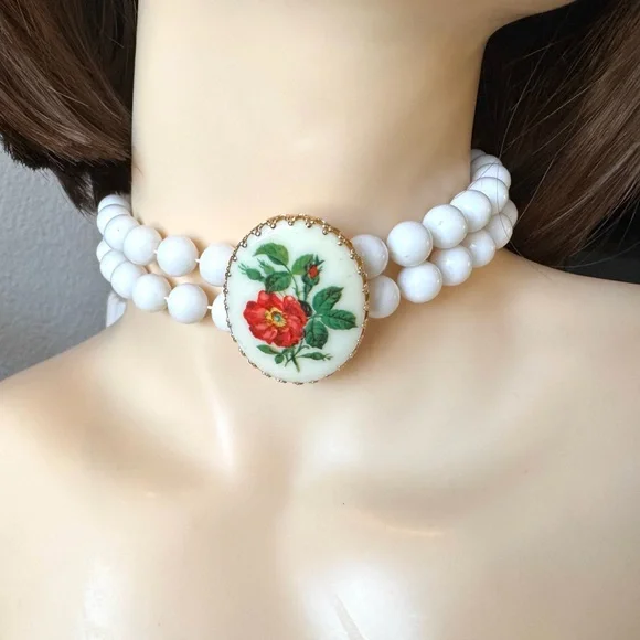 White Floral Beaded Choker Necklace - Picture 2 of 8